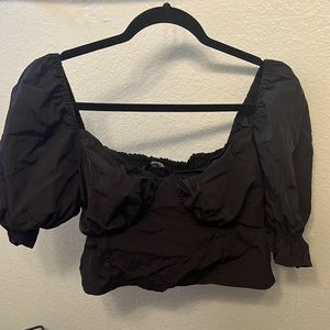 Black puffer sleeve crop top
